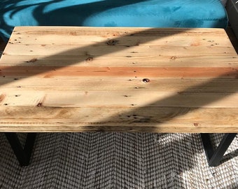 Plateau de table basse sur mesure en bois de palette recyclé