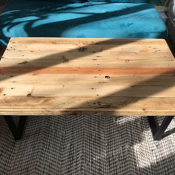 Plateau de table basse sur mesure en bois de palette recyclé