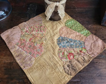 Primitive Farmhouse Vintage Quilt Candle Bowl Mat