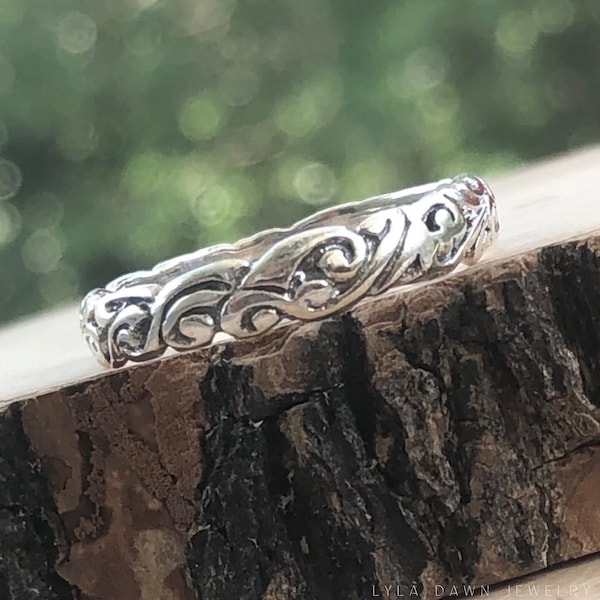 Oxidized Sterling Silver Swirl Stacking Ring / 4mm Scroll Band / Wedding Band / Floral Band / Vintage Scrollwork Band / Antiqued Finish