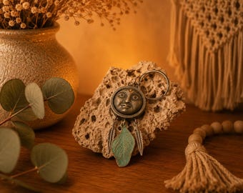 Schlüsselanhänger mit Mondgesicht, Taschenanhänger, kleines Geschenk, Handarbeit, Geschenkidee, Geschenk für Freundin, Muttertag, Geburtstag