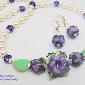 Lila Rose Perlenkette, Hochzeitskette, Blumen Halskette, Halskette und Ohrringe Set, Cabbage Rose Halskette, Abschlussball Halskette Set, Geschenk-Set