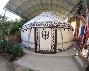 SMALL'12 Kirgizische yurt, 4 roosterwanddelen, diameter 4 m, vloeroppervlak 12,5 m2