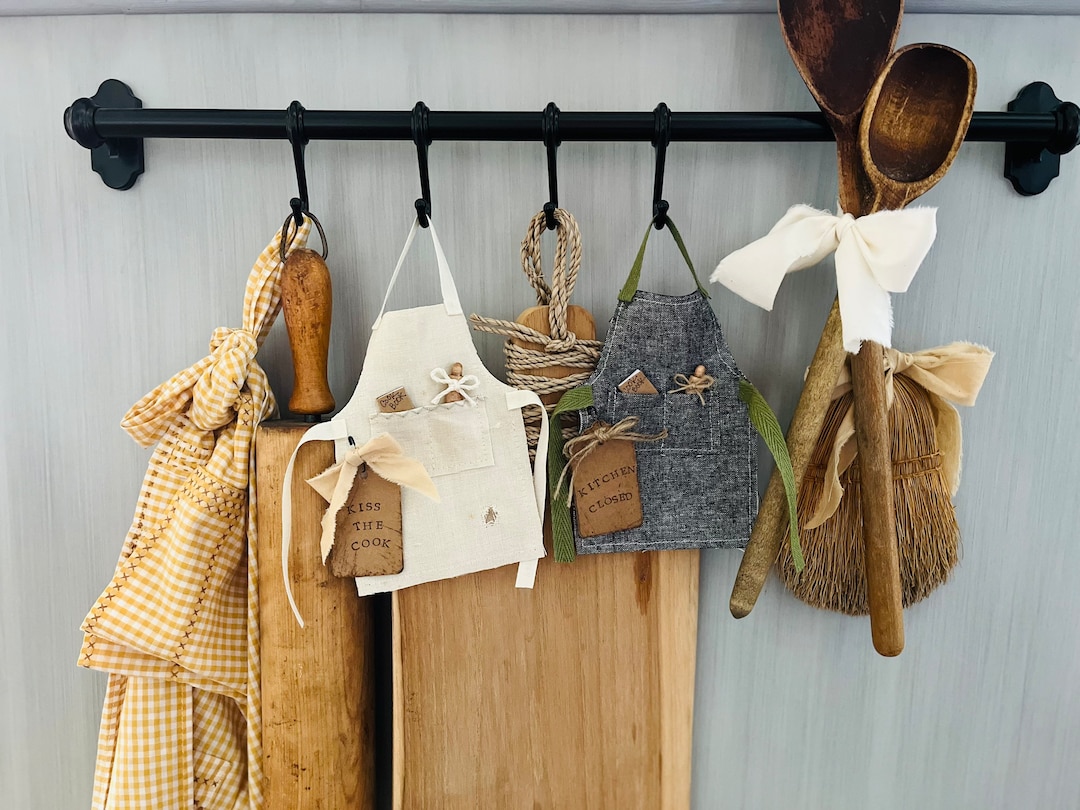 Mini Farmhouse Apron Wall Hanging: Peg Rail Kitchen Decor - Etsy
