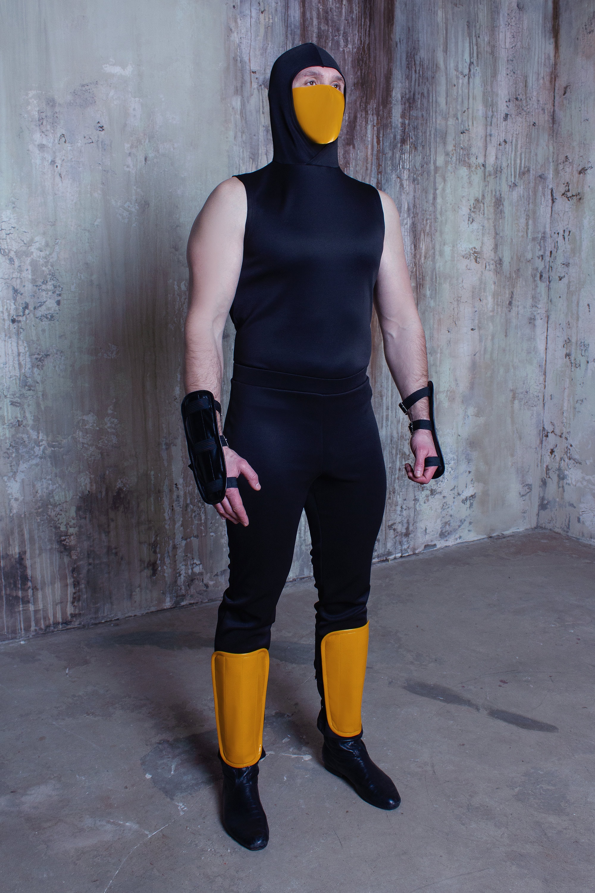 Make a Scorpion Costume (Mortal Kombat Ninja) : 8 Steps (with