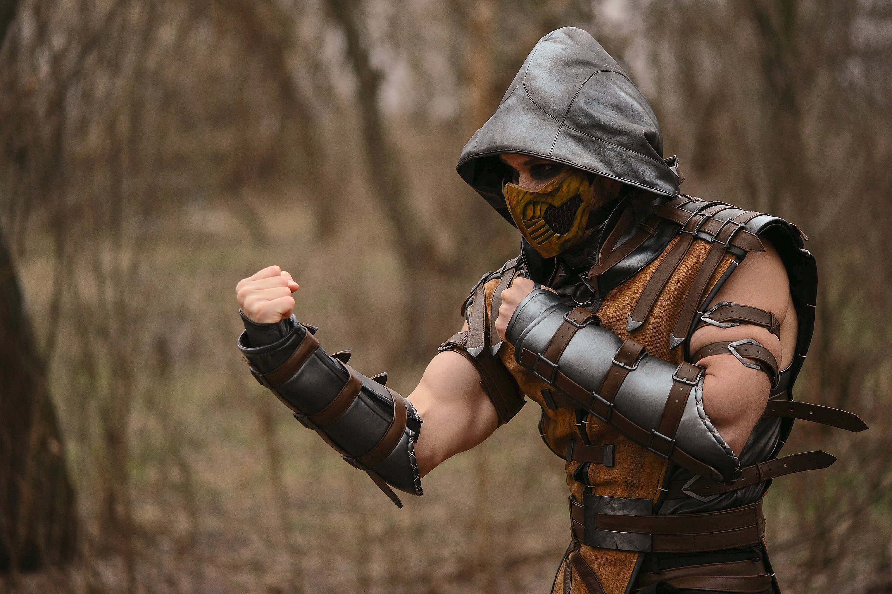 Make a Scorpion Costume (Mortal Kombat Ninja) : 8 Steps (with