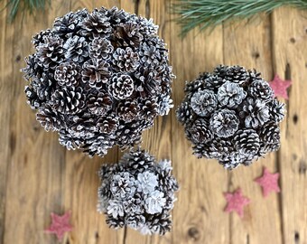 Decoraciones de bolas de cono de pino blanco hechas a mano colgables