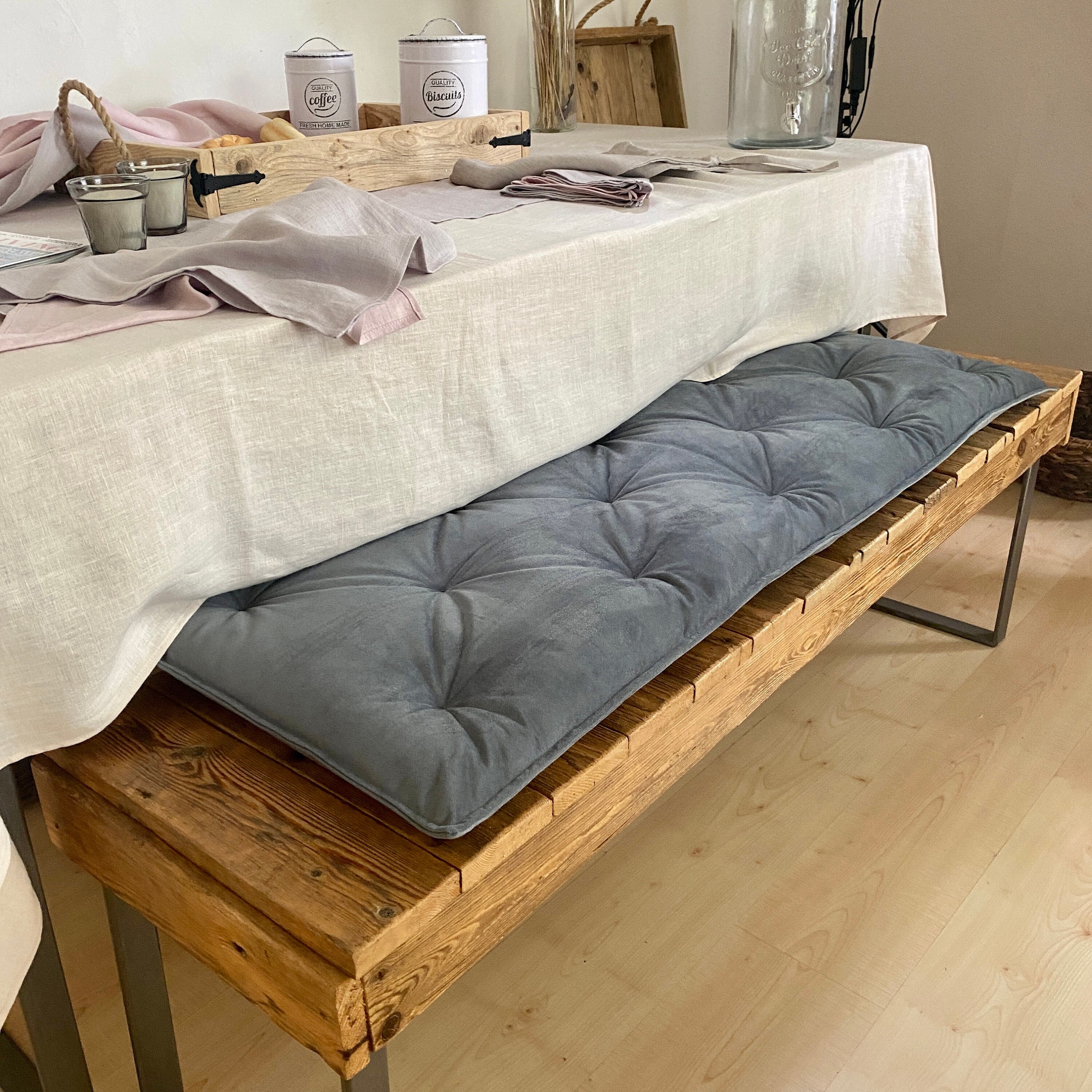Large outlet tufted bench