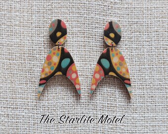 Patterned boomerang shape earrings, wood earrings, wooden earrings, boomerang earrings, patterned earrings, wood