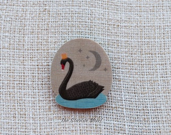 Black swan wood pin, black swan brooch, swan pin, black swan brooch, swan king pin, wooden bird pin, animal pin, fairytale themed jewellery