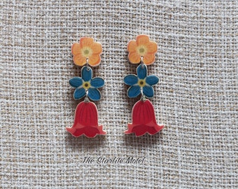 Boucles d'oreilles triple fleur, boucles d'oreilles bois, boucles d'oreilles en bois, boucles d'oreilles fleurs, boucles d'oreilles fleurs, boucles d'oreilles printemps, boucles d'oreilles été, bois