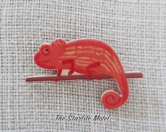 Chameleon brooch, wood brooch, wooden brooch, reptile brooch, animal brooch, wood