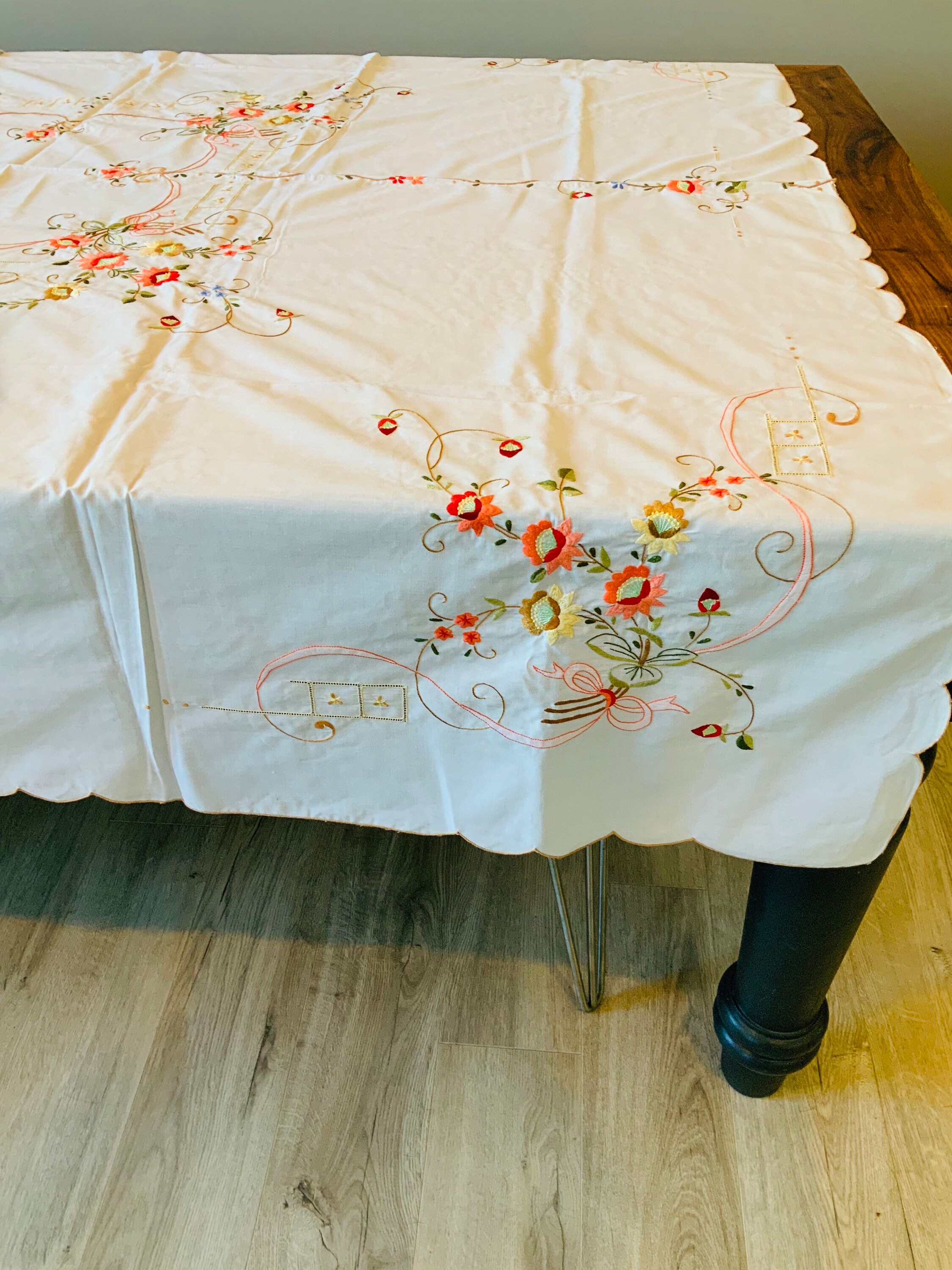 Vintage new tablecloth and napkins. Floral stitching in bright Etsy