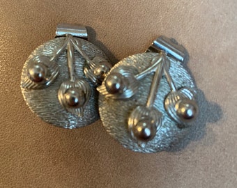 Vintage clip on Earrings mid Century Silver Tone Floral 60s MCM