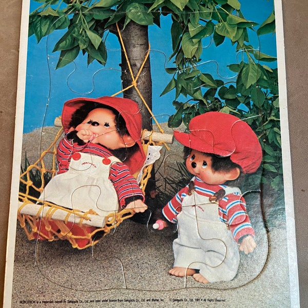 Mobilier Et Vêtements Pour Poupée Monchhichi – 1974, MIB RARE