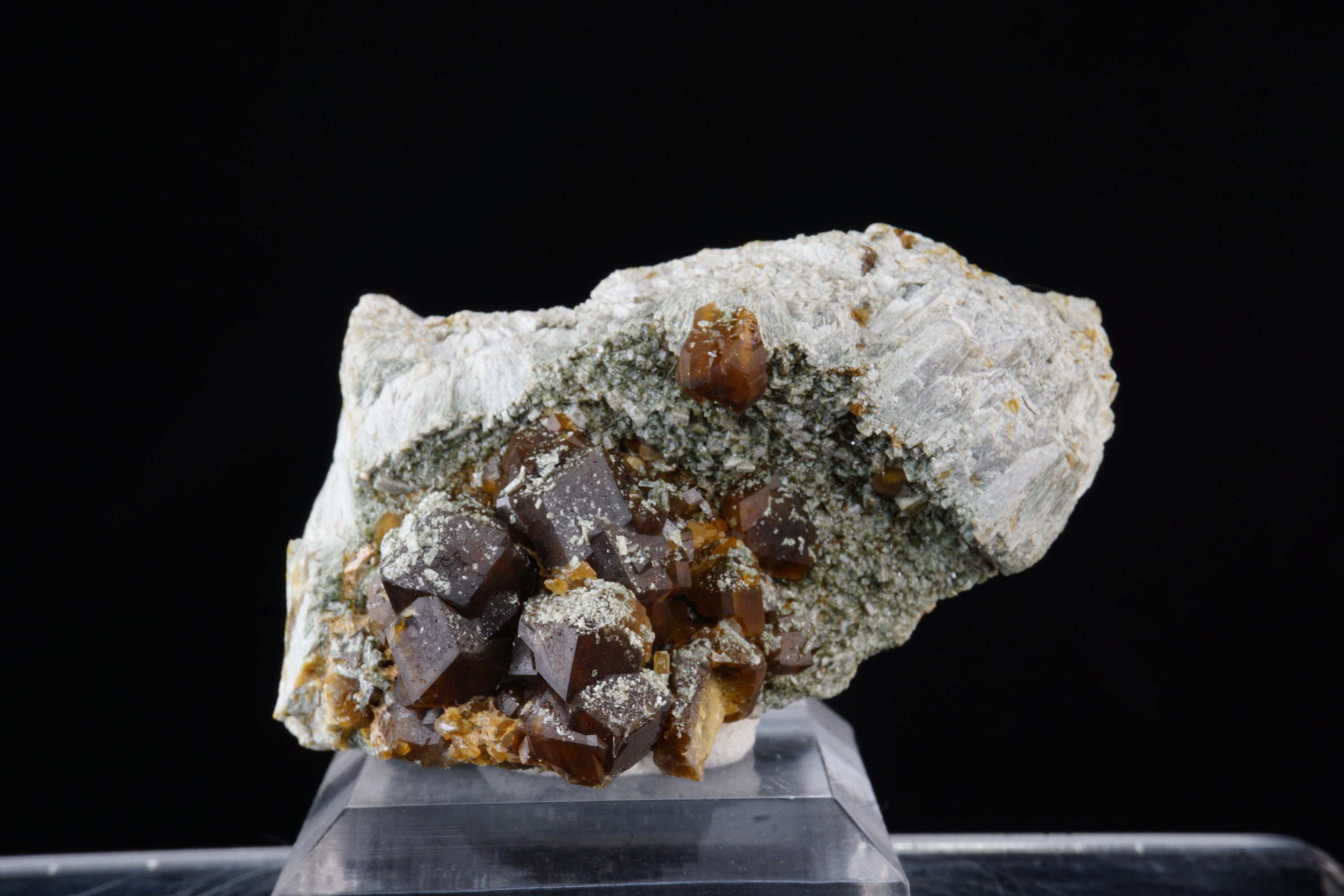 Andradite: Mineral information, data and localities.