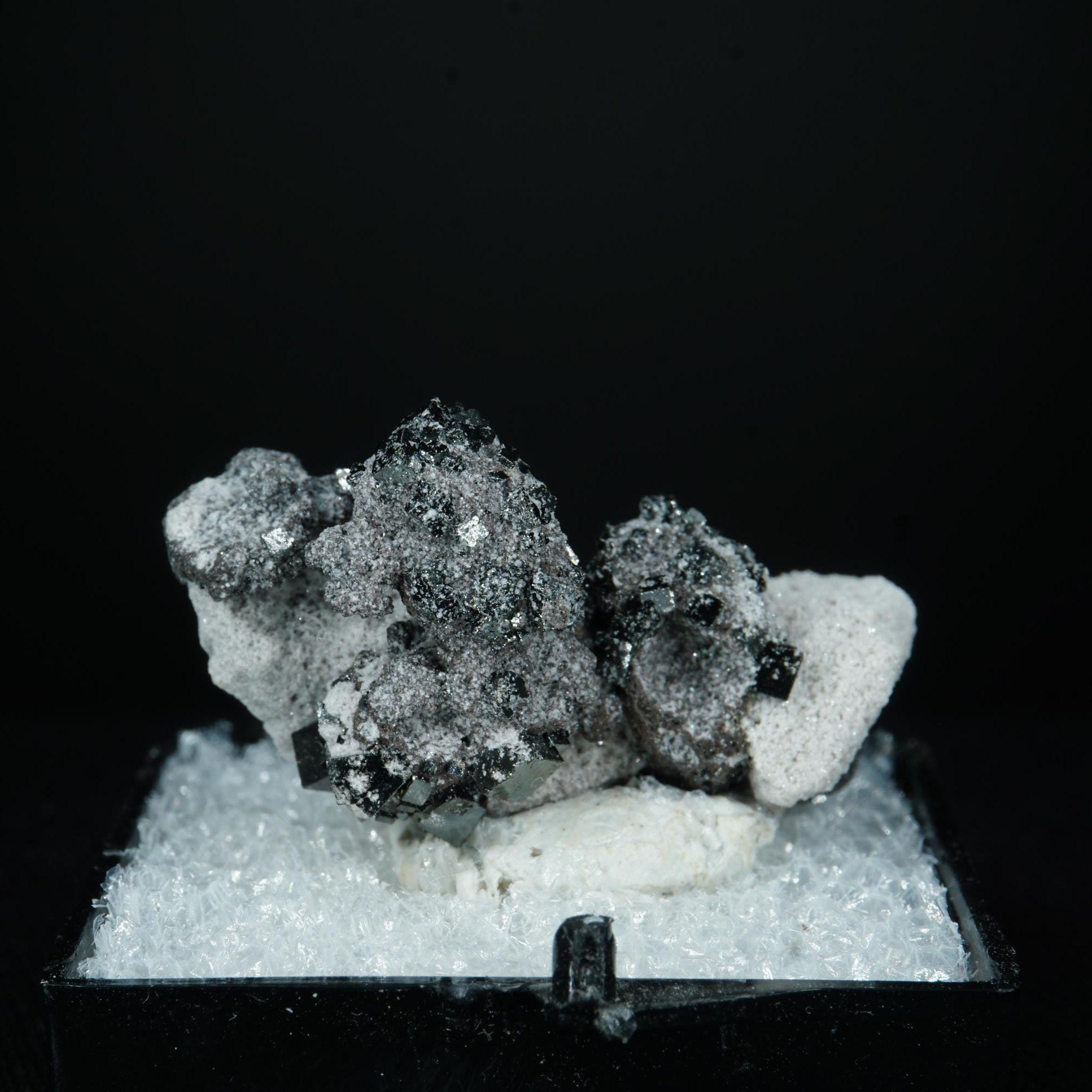 Bixbyite 88 Grammes - Cluster De Cristaux Brillants Et Rares, Provenance USA
