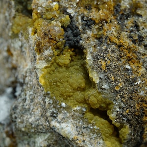 Mimetite & Hemimorphite on Matrix / 6.1cm Miniature Mineral Specimen / From 79 Mine, Arizona