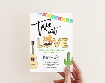 Könnte beinhalten: Eine farbenfrohe Einladung zu einer Verlobungsfeier mit dem Thema "Taco 'bout Love". Die Einladung zeigt eine Gitarre, einen Kaktus und einen Sombrero mit einem Schnurrbart. Der Text auf der Einladung lautet "Taco 'bout Love" und enthält die Namen Kristen und Luke, das Datum, die Uhrzeit und den Ort der Feier.
