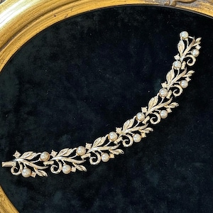 Vintage 1960s Signed LISNER Faux Pearl & Rhinestone Gold Tone Panel Link Bracelet Mid Century 7&quot;