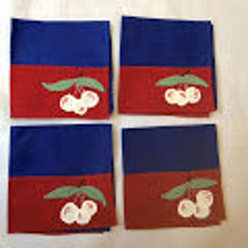 Vintage 1950s Cherry Tablecloth /& Napkin Set Red And Blue Cherry TableCloth