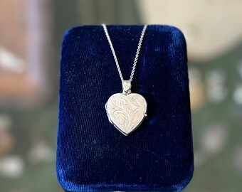Vintage 925 Sterling Silver Floral Scroll Etched Double Photo Heart Locket Pendant Necklace 18.25”