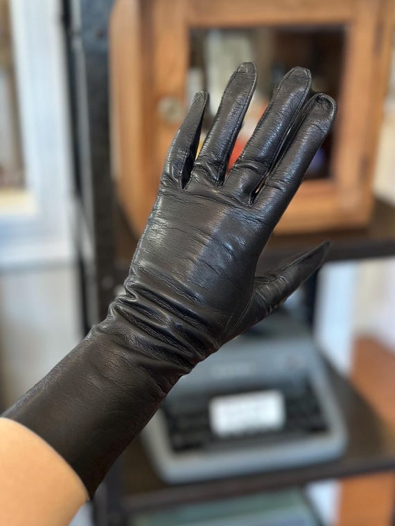 Madova Madova] マドヴァ レザーグローブ 革手袋 ブラック黒 7 1/2