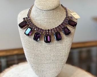 Collana vintage anni '50 DEADSTOCK con strass in vetro viola regolabile con colletto regolabile e etichetta Fields Store NYC