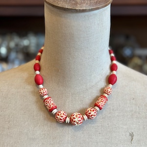 Vintage Art Deco Carved Galalith Red & Cream Beaded Necklace