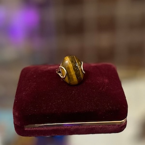 Vintage 10k Yellow Gold Large Polished Tiger’s Eye Stone Cocktail Statement Ring US Size 7-3/4