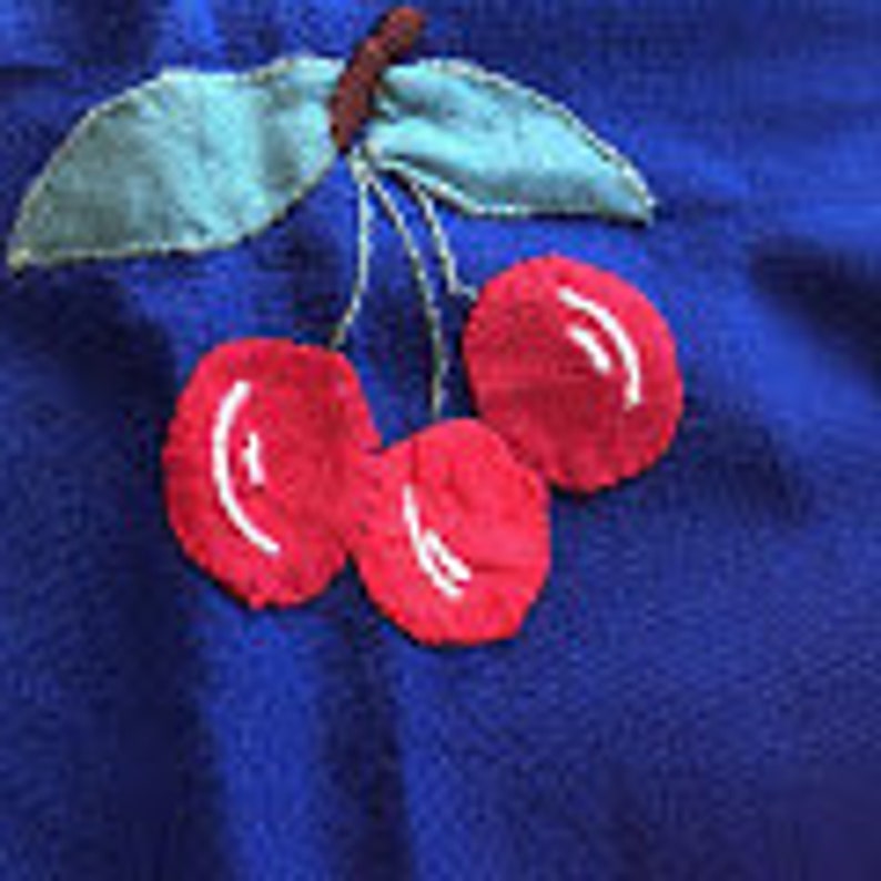Vintage 1950s Cherry Tablecloth /& Napkin Set Red And Blue Cherry TableCloth