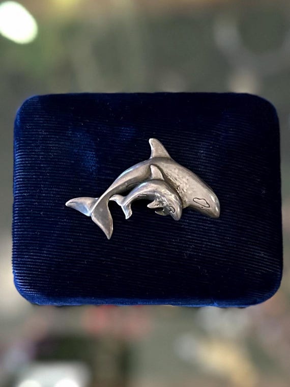 Wonderful Killer Whale Vintage Native American Navajo Jet Sterling Silver Dolphin Pin Wonderful Killer Whale Vintage Native American Navajo Jet Sterling Silver Dolphin Pin