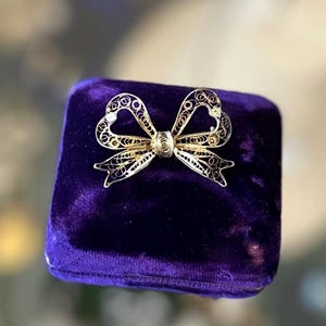 Vintage 800 Silver Intricate Filigree Gold Vermeil Bow Brooch Pin