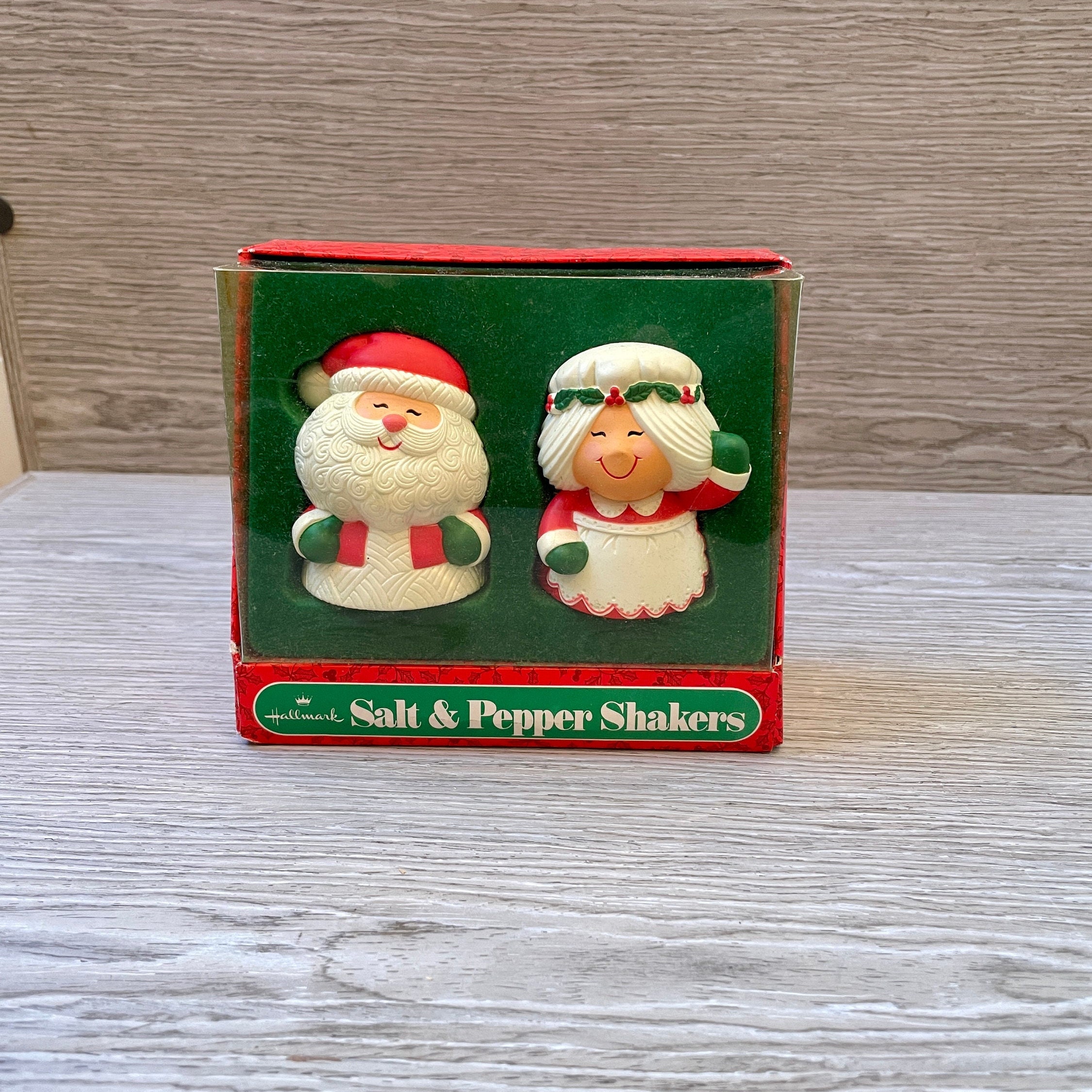 Vintage santa and mrs claus salt and pepper shakers