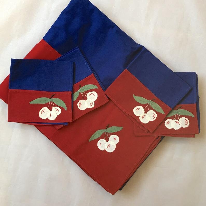 Vintage 1950s Cherry Tablecloth /& Napkin Set Red And Blue Cherry TableCloth