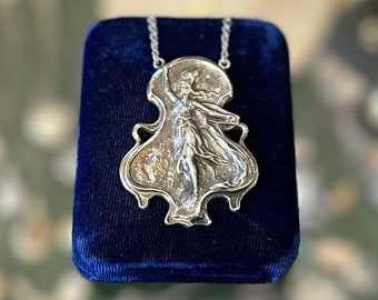 Vintage 1970s Silverplate Casting Pendant Necklace Winged Helmet Goddess Silver Tone Chain 15.5”