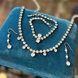 Vintage Circa 1950s Faceted Glass Rhinestone Collar Necklace 15”, Bracelet 7.5”, & Dangle Earrings Set