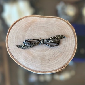 Vintage Sterling Silver & Marcasite Bow Ribbon Pin Brooch