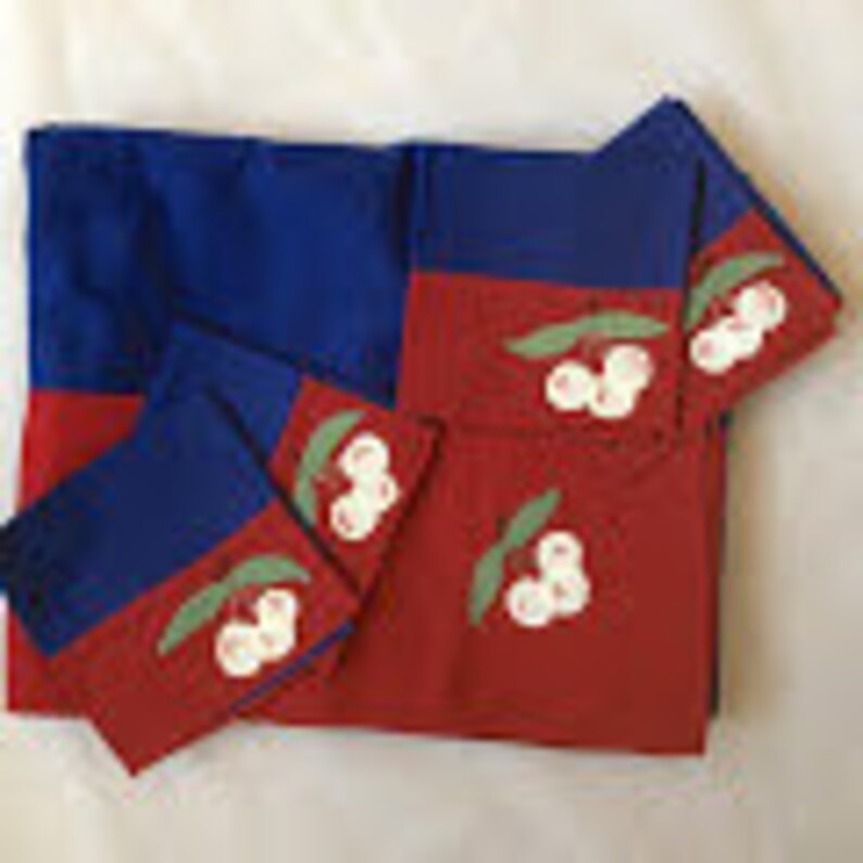 Vintage 1950s Cherry Tablecloth /& Napkin Set Red And Blue Cherry TableCloth