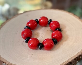 Vintage Midcentury Chunky Statement Red & Black Lucite Beaded Bracelet