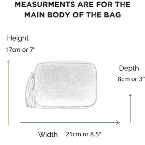 May include: A sketch of a small bag with a tassel. The bag is 17 cm tall, 21 cm wide, and 8 cm deep.