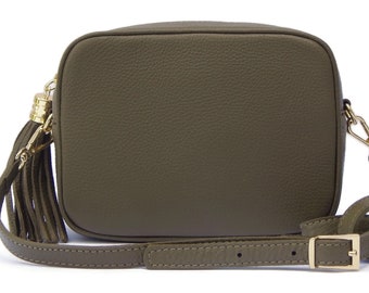 Kameratasche, Weiche Grüne Umhängetasche aus Italienischem Leder, Kleine Umhängetasche aus Leder, Quaste Festival Tasche, Kleine Umhängetasche