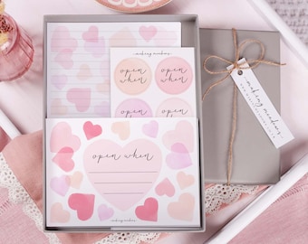 Kit de cartas "Abre cuando" - Set de papelería con forma de corazón, pegatinas y sobres para regalos de larga distancia
