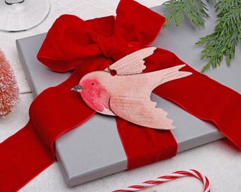Robin Christmas Gift Tags - 12 Pack With Red Robins Bird Design & Gold Twine