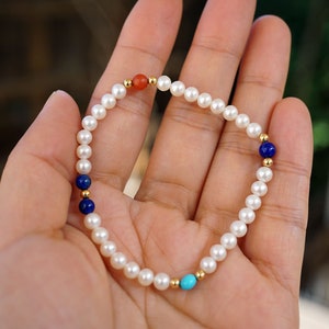 Pulseira de pérolas: lápis-lazúli, ágata, turquesa e ouro 18K