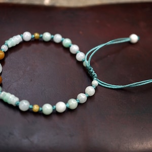 Natural Jade Bead Bracelet: Knotted Adjustable String, Mixed Shape