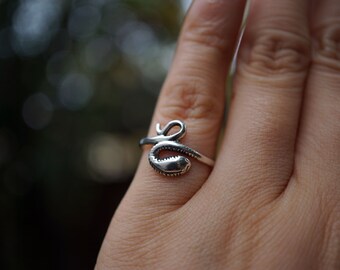 925 Silver Ring, Tiny Snake Ring, Serpent Ring, Delicate Midi Ring, US Size 5 3/4