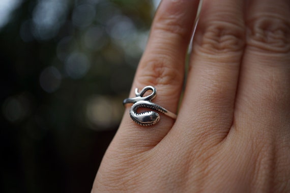 925 Silver Ring, Tiny Snake Ring, Serpent Ring, Delicate Midi Ring, US Size 5 3/4