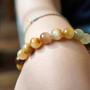 Rutilated Quartz Beaded Bracelet: Cat-Eye Effect, Variety Color Gemstone