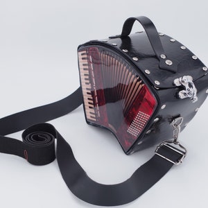 Accordion Black
